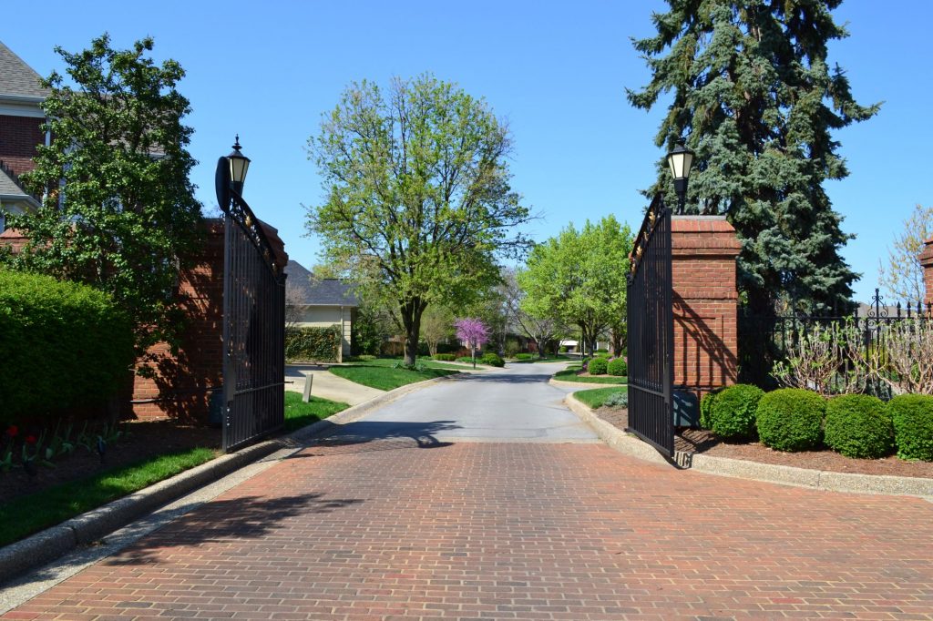photo of entrance to a gated retirement community
