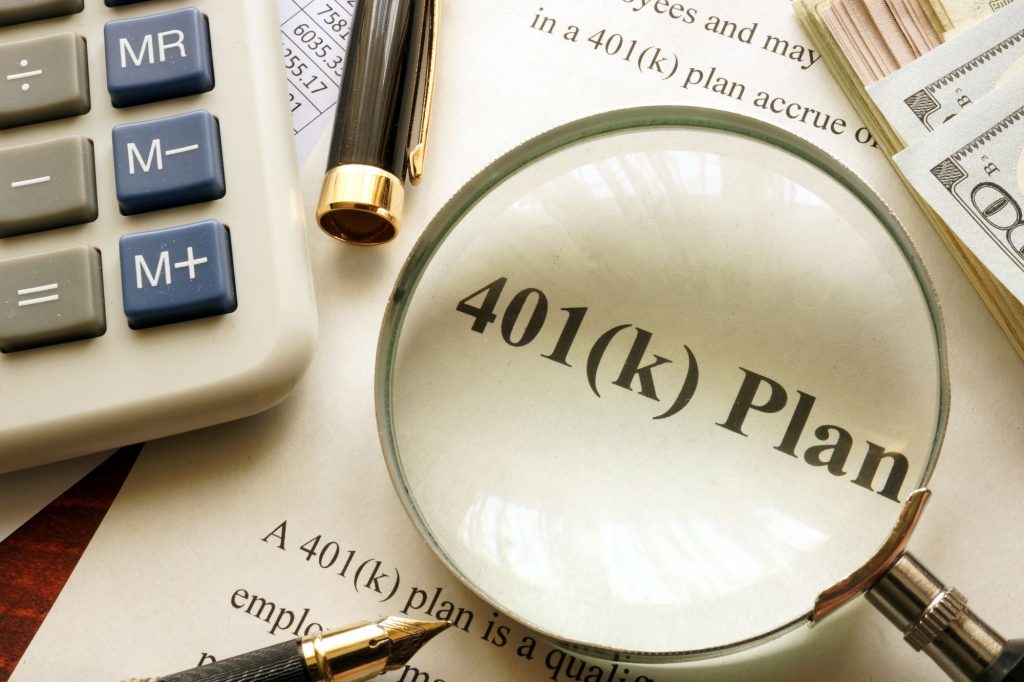magnifying glass looking for a lost 401 (k) plan
