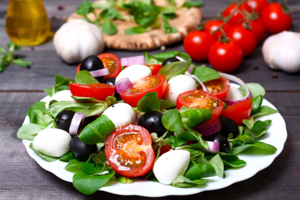 greek salad with lots of veggies
