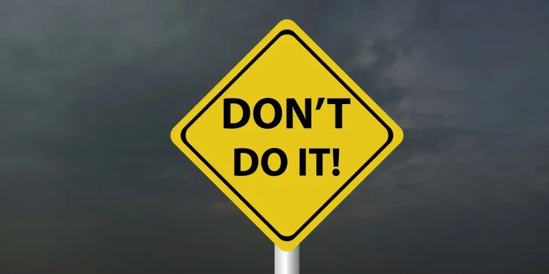 Don't and don't icons. Check mark and cross. Like and dislike the symbols. Positive and negative signs