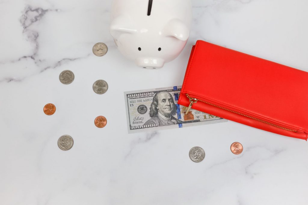 piggy bank and red wallet - estate taxes