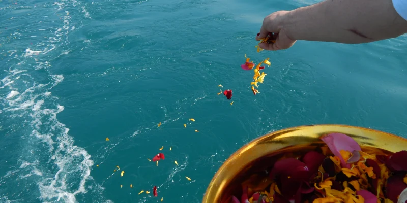 scattering cremated ashes at sea