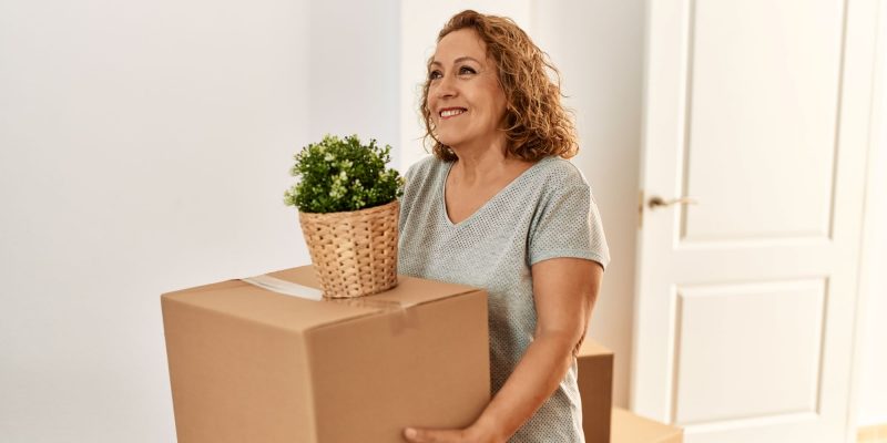 moving lady with a box and a plant