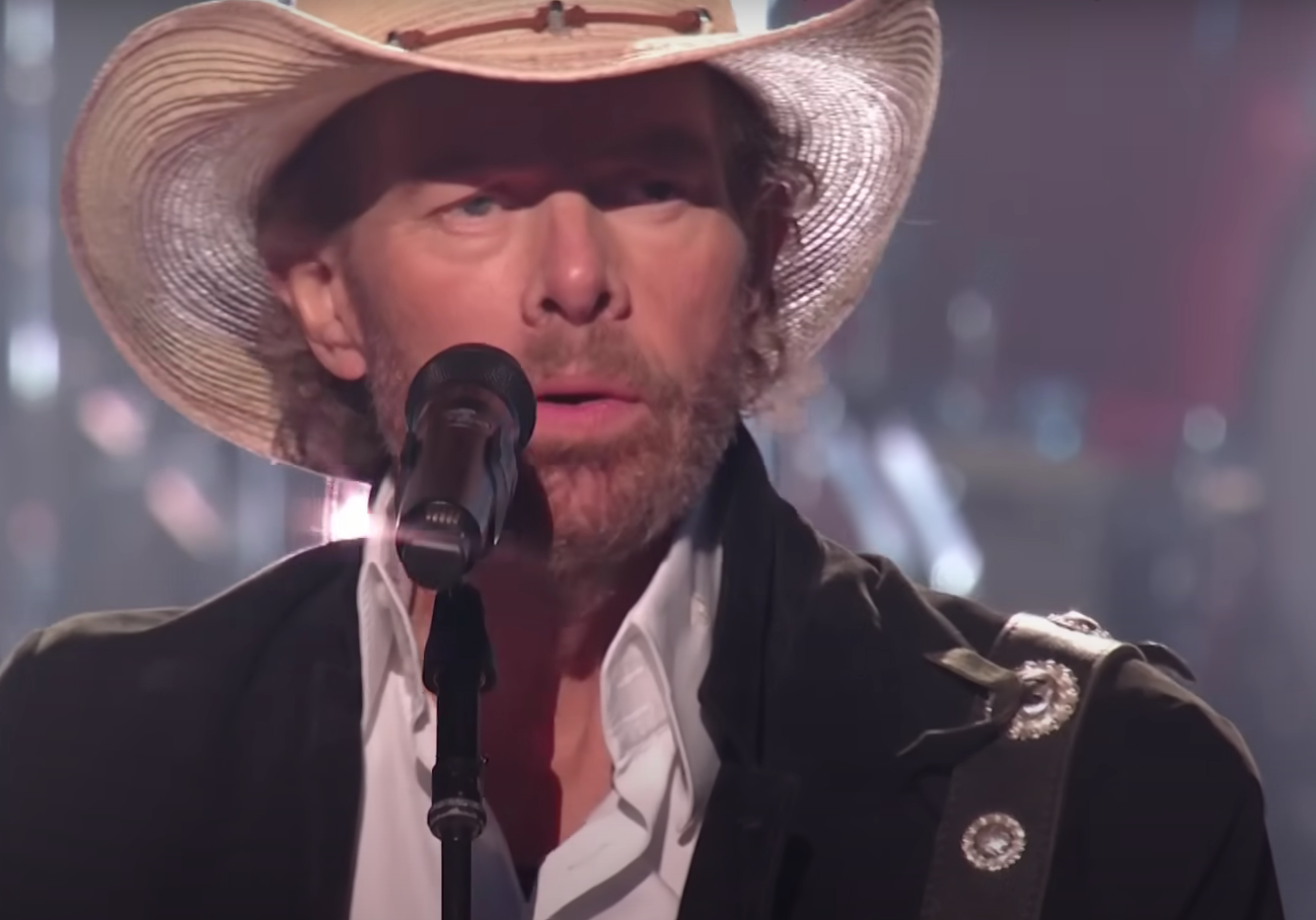 Toby Keith's Unforgettable Final Award Show Performance, "Don't Let the Old Man In"
