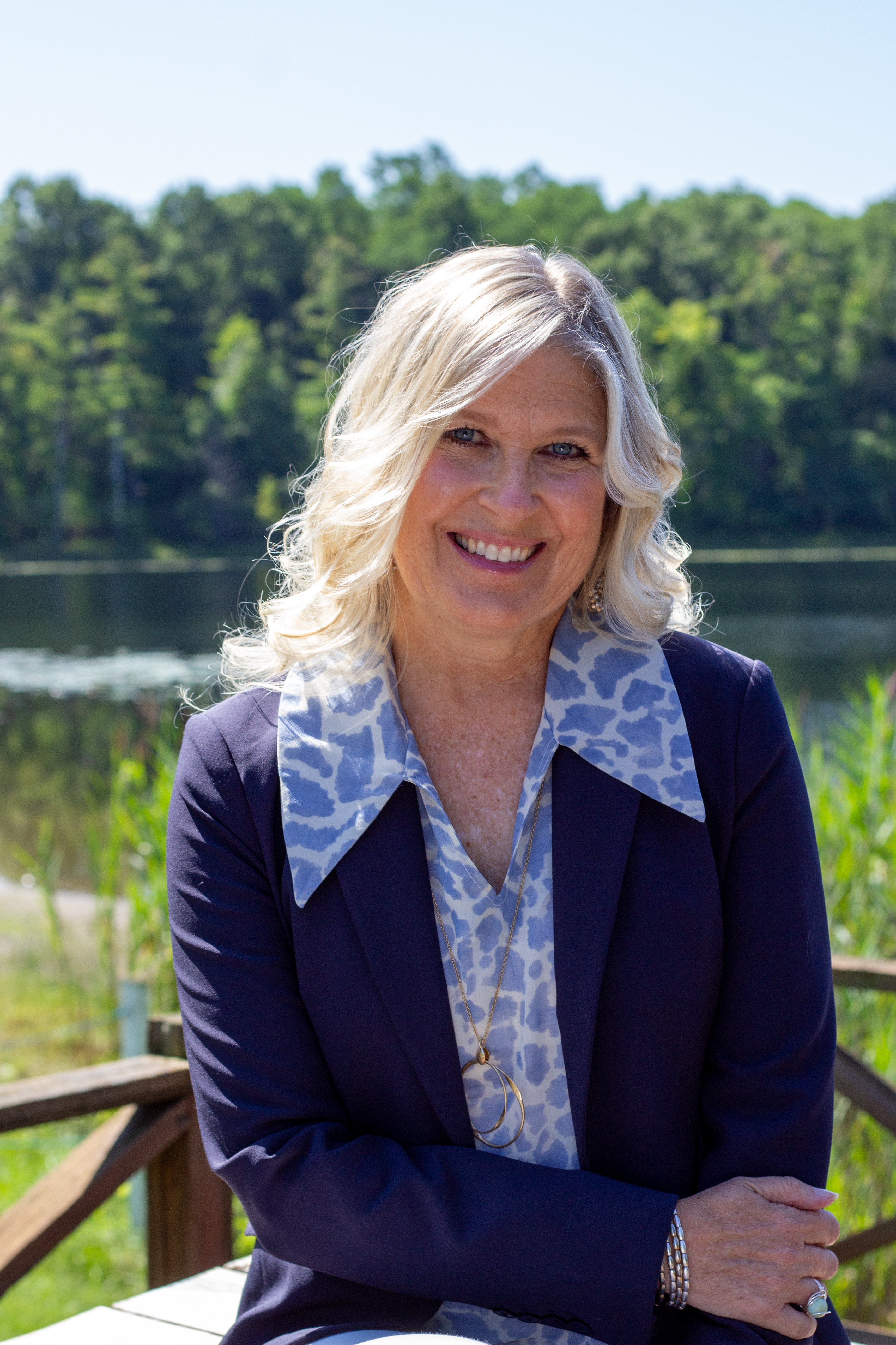 Wendy Jones headshot, host of Next Steps 4 Seniors podcast