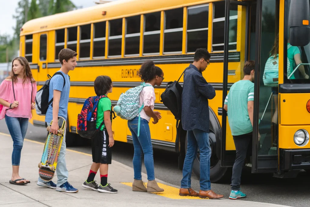 kids getting on school bus