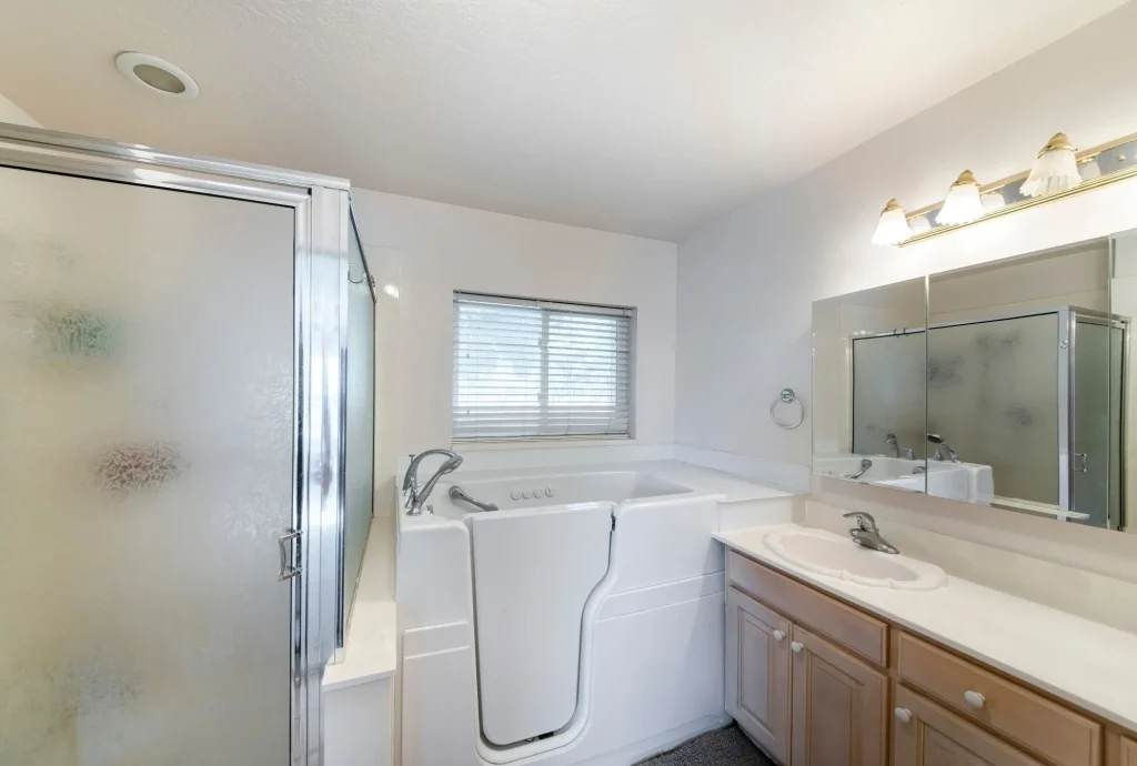 Walk-in bathtub with elderly and handicapped accessibility