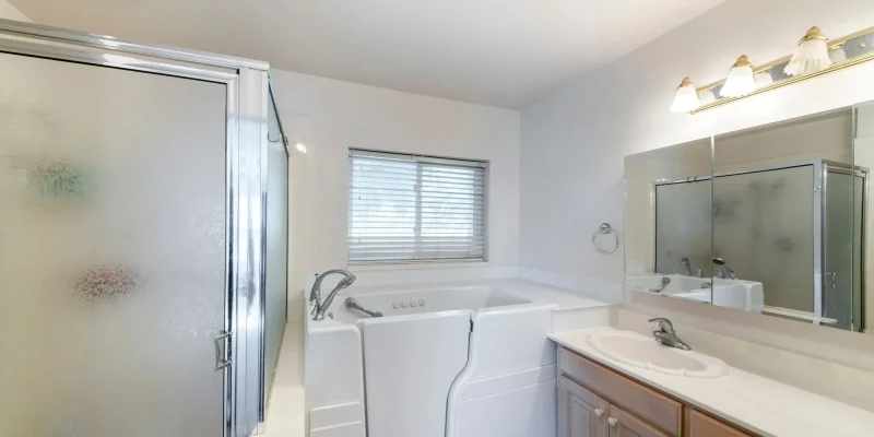 Walk-in bathtub with elderly and handicapped accessibility