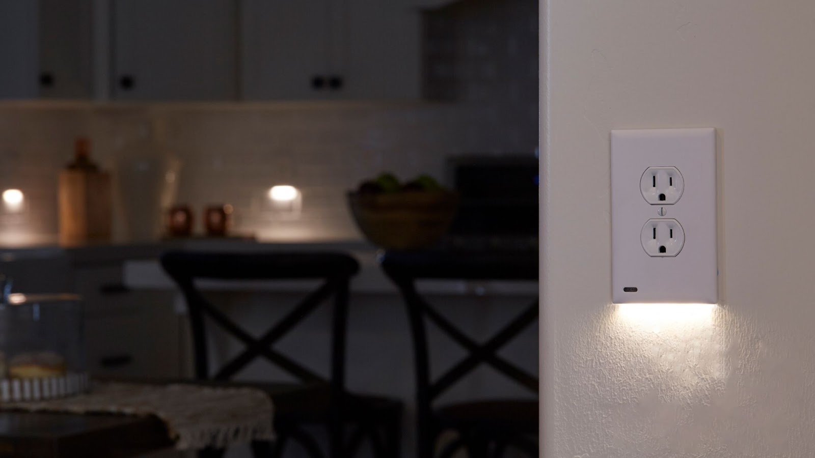 GuideLight: Turn Your Outlets Into Elegant Night Lights!