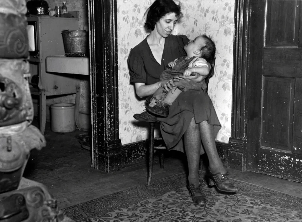 mom with baby the great depression
