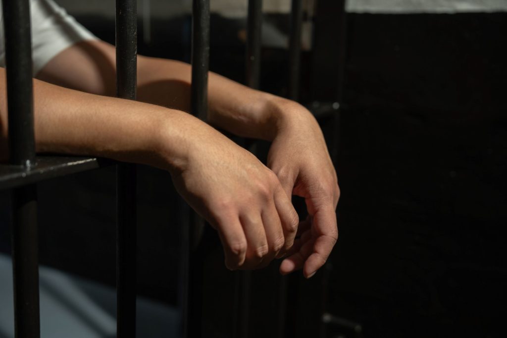 prisoner hands