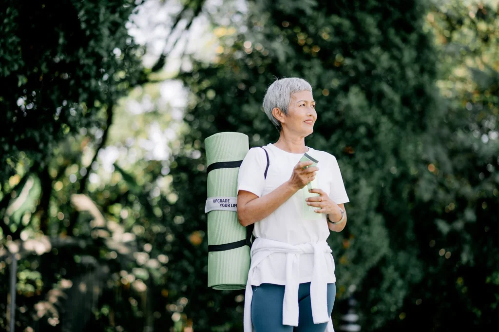 lady hiking with bottle and yoga mat
